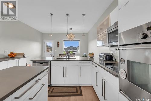 358 Arscott Crescent, Saskatoon, SK - Indoor Photo Showing Kitchen