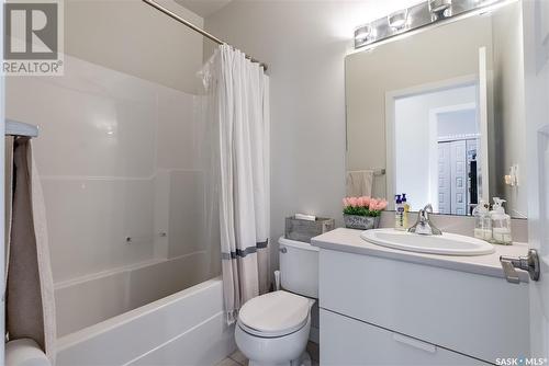 358 Arscott Crescent, Saskatoon, SK - Indoor Photo Showing Bathroom