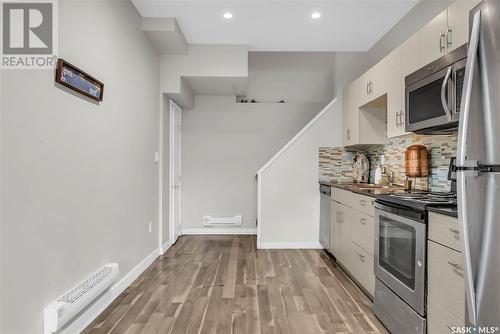 358 Arscott Crescent, Saskatoon, SK - Indoor Photo Showing Kitchen