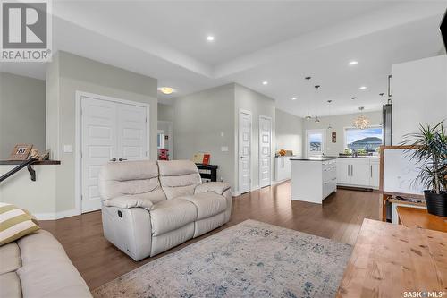 358 Arscott Crescent, Saskatoon, SK - Indoor Photo Showing Living Room