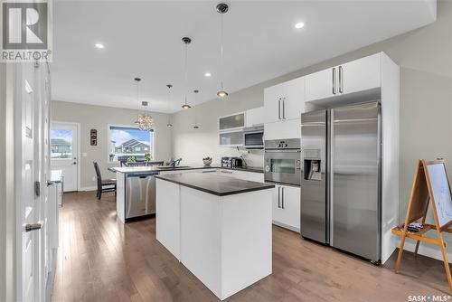 358 Arscott Crescent, Saskatoon, SK - Indoor Photo Showing Kitchen With Upgraded Kitchen