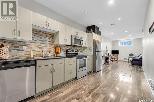 358 Arscott Crescent, Saskatoon, SK - Indoor Photo Showing Kitchen With Upgraded Kitchen