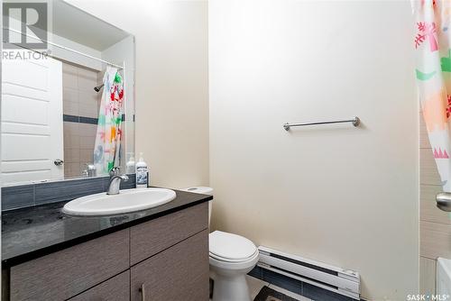 358 Arscott Crescent, Saskatoon, SK - Indoor Photo Showing Bathroom