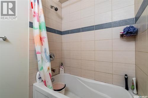 358 Arscott Crescent, Saskatoon, SK - Indoor Photo Showing Bathroom