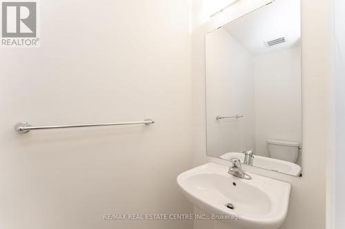 83 Holder Drive, Brantford, ON - Indoor Photo Showing Bathroom