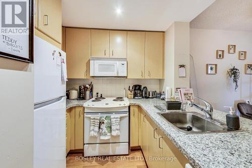 1007 - 85 Bloor Street E, Toronto, ON - Indoor Photo Showing Kitchen