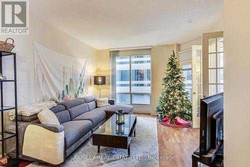 1007 - 85 Bloor Street E, Toronto, ON - Indoor Photo Showing Living Room