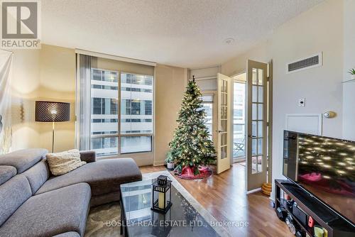 1007 - 85 Bloor Street E, Toronto, ON - Indoor Photo Showing Living Room