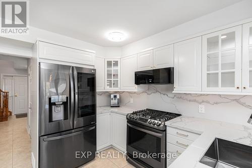 8 Donalda Court, St. Catharines (444 - Carlton/Bunting), ON - Indoor Photo Showing Kitchen With Upgraded Kitchen