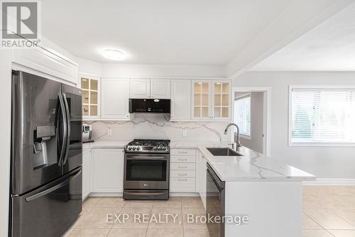 8 Donalda Court, St. Catharines (444 - Carlton/Bunting), ON - Indoor Photo Showing Kitchen