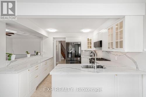 8 Donalda Court, St. Catharines (444 - Carlton/Bunting), ON - Indoor Photo Showing Kitchen