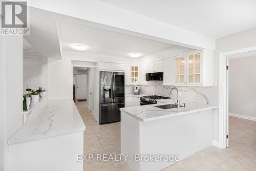 8 Donalda Court, St. Catharines (444 - Carlton/Bunting), ON - Indoor Photo Showing Kitchen