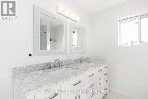 8 Donalda Court, St. Catharines (444 - Carlton/Bunting), ON - Indoor Photo Showing Bathroom