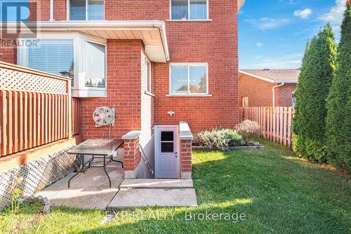 8 Donalda Court, St. Catharines (444 - Carlton/Bunting), ON - Outdoor With Exterior