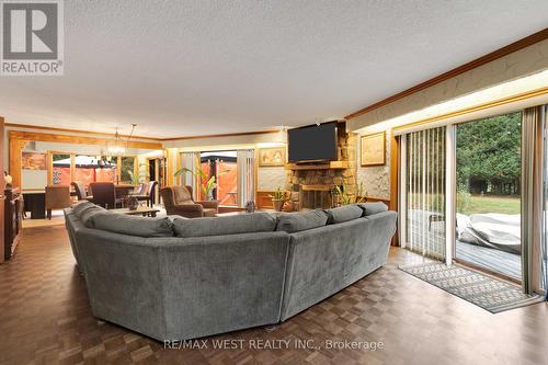 3 Marilyn Avenue, Whitchurch-Stouffville, ON - Indoor Photo Showing Living Room