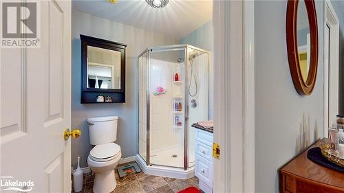 Bathroom featuring vanity, toilet, and a shower with door - 69 St James Place, Wasaga Beach, ON - Indoor Photo Showing Bathroom