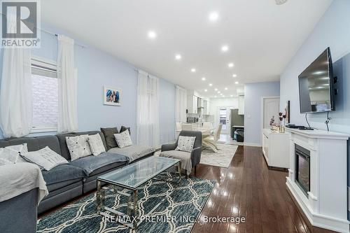 80 Heathcliffe Drive, Vaughan, ON - Indoor Photo Showing Living Room