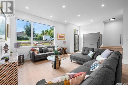 102 Fairchild Avenue, Regina Beach, SK - Indoor Photo Showing Living Room