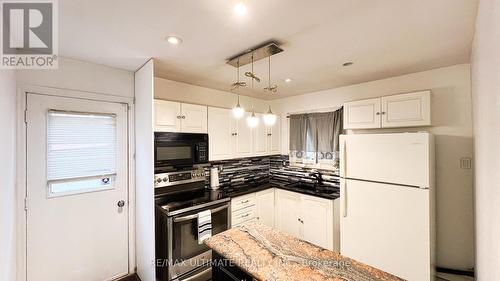 7205 Delmonte Crescent, Mississauga, ON - Indoor Photo Showing Kitchen