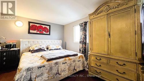 7205 Delmonte Crescent, Mississauga, ON - Indoor Photo Showing Bedroom