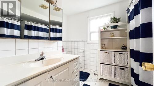 7205 Delmonte Crescent, Mississauga, ON - Indoor Photo Showing Bathroom