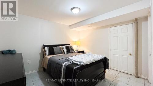 7205 Delmonte Crescent, Mississauga, ON - Indoor Photo Showing Bedroom