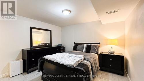 7205 Delmonte Crescent, Mississauga, ON - Indoor Photo Showing Bedroom