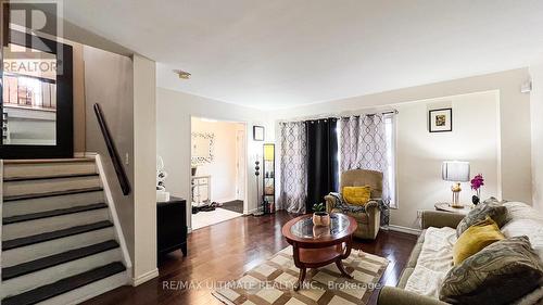 7205 Delmonte Crescent, Mississauga, ON - Indoor Photo Showing Living Room