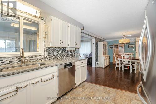 112 Tecumseth Pines Drive, New Tecumseth, ON - Indoor Photo Showing Kitchen