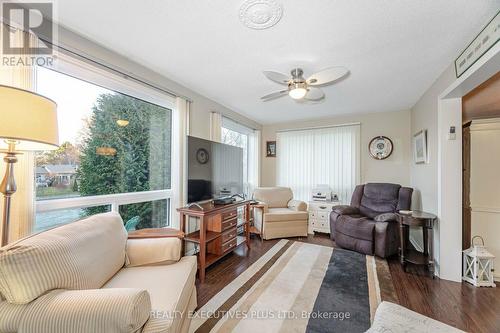 112 Tecumseth Pines Drive, New Tecumseth, ON - Indoor Photo Showing Living Room