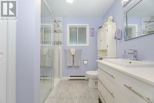 112 Tecumseth Pines Drive, New Tecumseth, ON - Indoor Photo Showing Bathroom