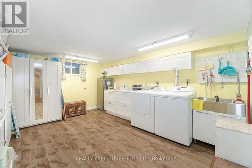 112 Tecumseth Pines Drive, New Tecumseth, ON - Indoor Photo Showing Laundry Room