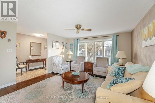 112 Tecumseth Pines Drive, New Tecumseth, ON - Indoor Photo Showing Living Room