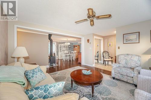 112 Tecumseth Pines Drive, New Tecumseth, ON - Indoor Photo Showing Living Room