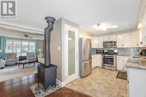 112 Tecumseth Pines Drive, New Tecumseth, ON - Indoor Photo Showing Kitchen