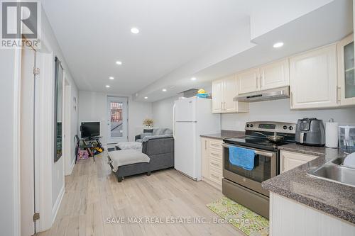 12 Losino Street, Caledon, ON - Indoor Photo Showing Kitchen With Upgraded Kitchen