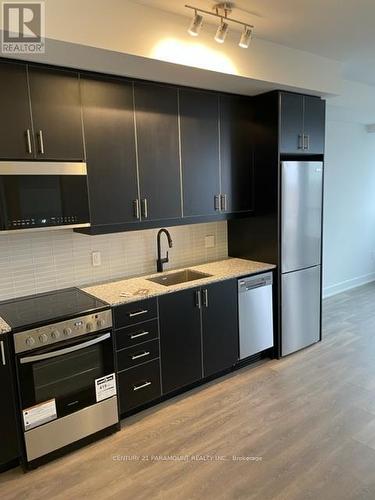 426 - 2333 Khalsa Gate, Oakville, ON - Indoor Photo Showing Kitchen With Stainless Steel Kitchen