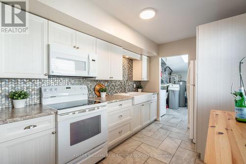 113 Pleasant Avenue, Kitchener, ON - Indoor Photo Showing Kitchen