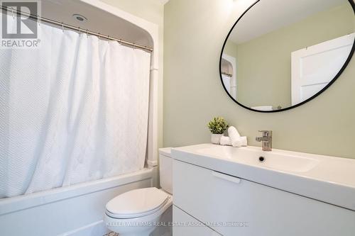 113 Pleasant Avenue, Kitchener, ON - Indoor Photo Showing Bathroom