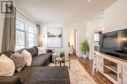 113 Pleasant Avenue, Kitchener, ON - Indoor Photo Showing Living Room