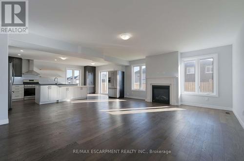 901 Bamford Terrace, Smith-Ennismore-Lakefield, ON - Indoor Photo Showing Living Room With Fireplace