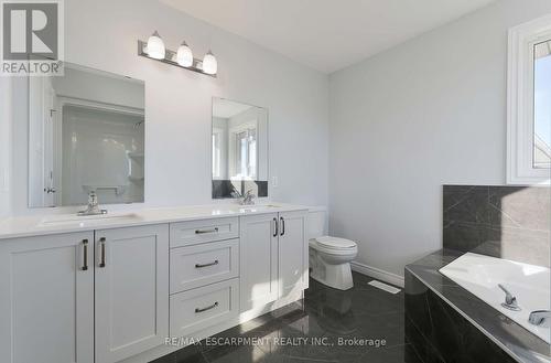 901 Bamford Terrace, Smith-Ennismore-Lakefield, ON - Indoor Photo Showing Bathroom