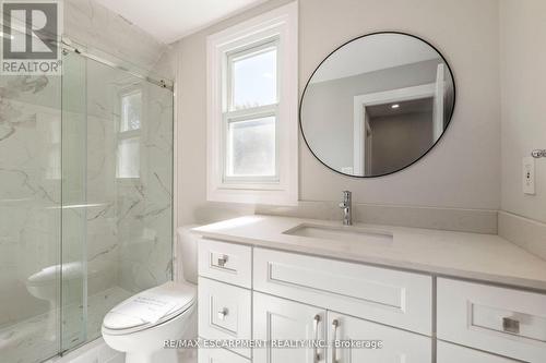 147 Garside Avenue S, Hamilton, ON - Indoor Photo Showing Bathroom