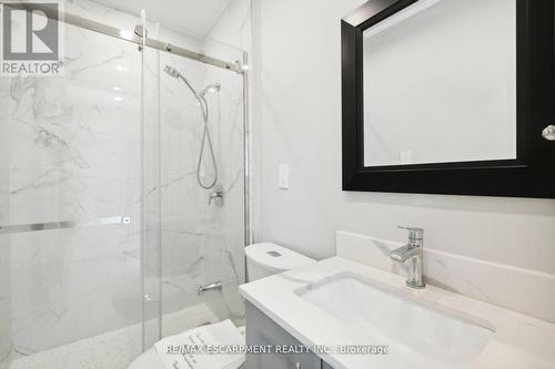 147 Garside Avenue S, Hamilton, ON - Indoor Photo Showing Bathroom