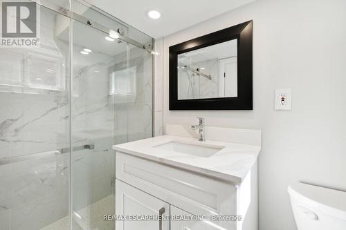 147 Garside Avenue S, Hamilton, ON - Indoor Photo Showing Bathroom