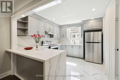 147 Garside Avenue S, Hamilton, ON - Indoor Photo Showing Kitchen With Upgraded Kitchen