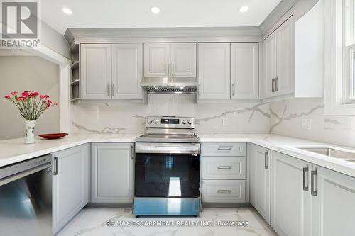 147 Garside Avenue S, Hamilton, ON - Indoor Photo Showing Kitchen With Upgraded Kitchen