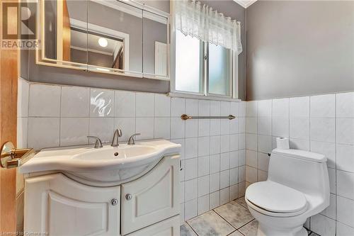 113 Green Road, Hamilton, ON - Indoor Photo Showing Bathroom