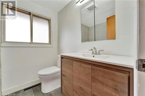 113 Green Road, Hamilton, ON - Indoor Photo Showing Bathroom