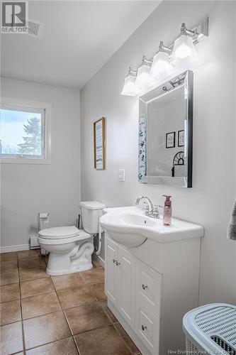 101 Seaward Crescent, Saint John, NB - Indoor Photo Showing Bathroom